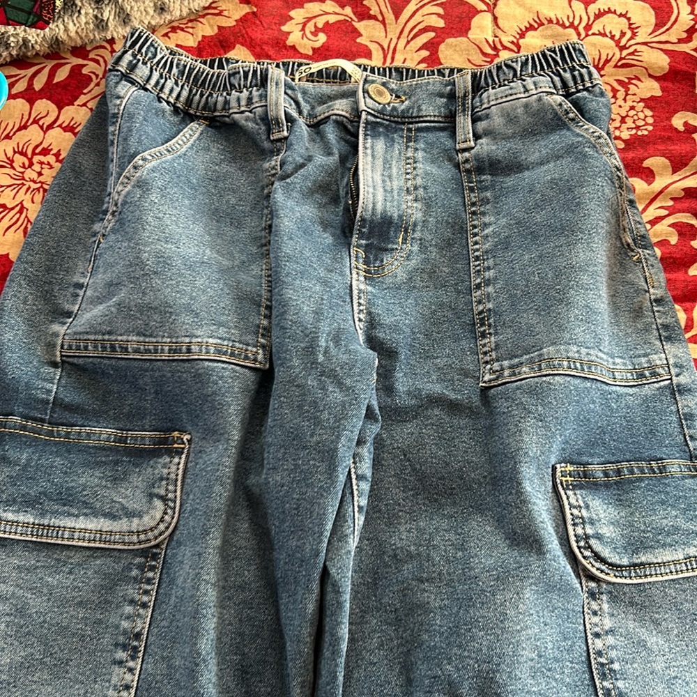 So brand. Cargo pant type style!